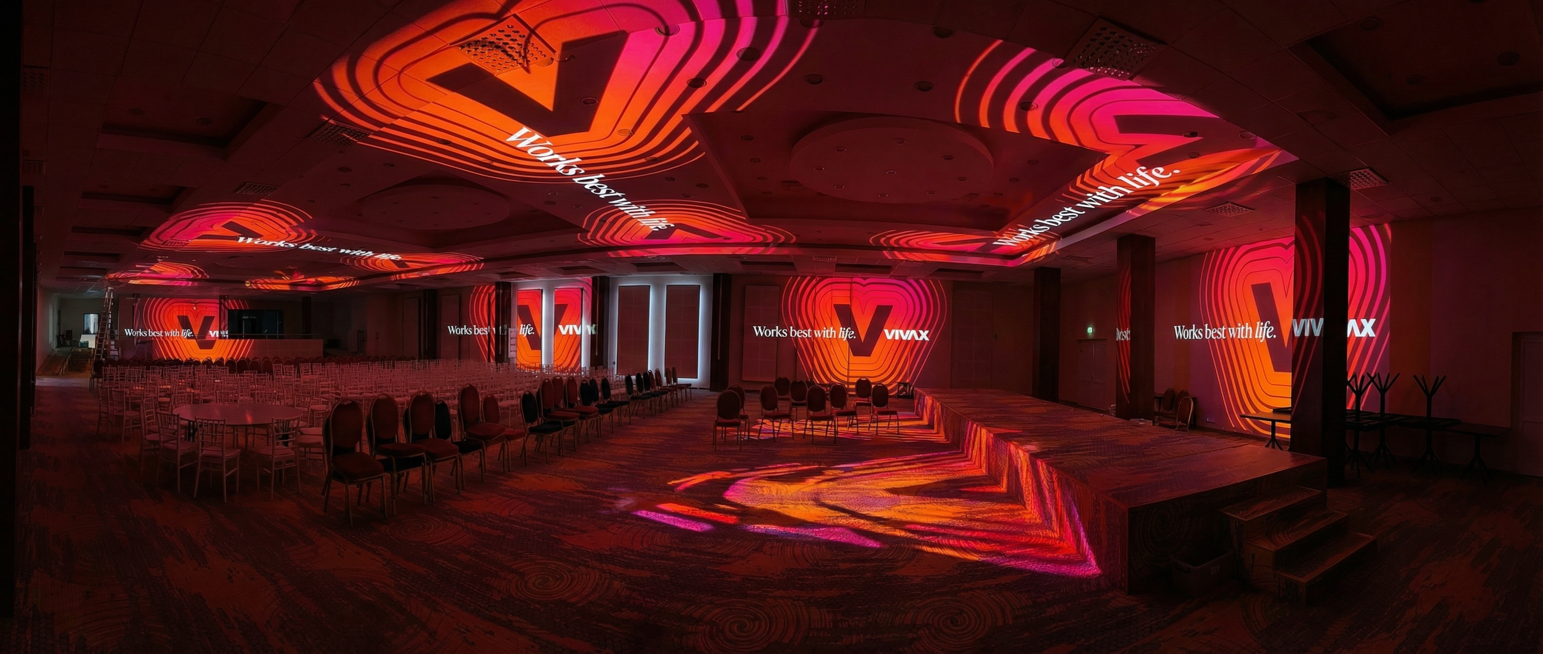 VIVAX Cool Day dark room with projected innovation graphics